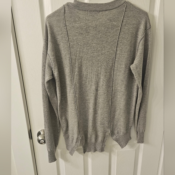 Cute sweater size small - Picture 3 of 6